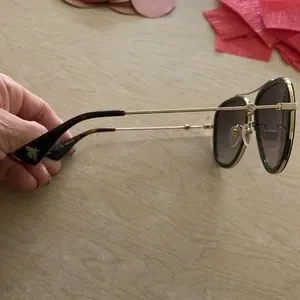 I am selling my GUCCI sunglasses. Gucci | Accessories | Im Selling My Gucci Aviator Sunglasses  main image 2